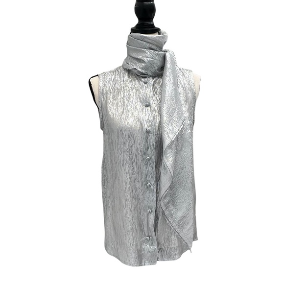 MARC JACOBS FOR BERGDORF GOODMAN SILVER SILK LAMÉ TOP - Picture 2 of 16